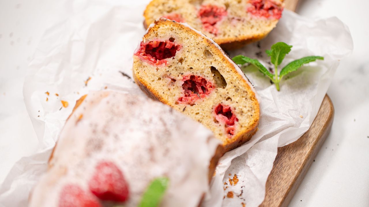 Mięciutka i delikatna babka z dodatkiem popularnego napoju. Idealna na ciepłe popołudnie