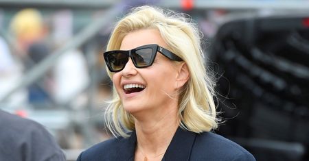 Ulubiona sukienka 50-latek. Robi cuda z sylwetką