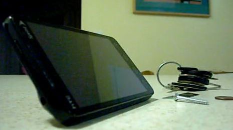 Test odporności wyświetlacza Evo 4G na zarysowania [wideo] 1