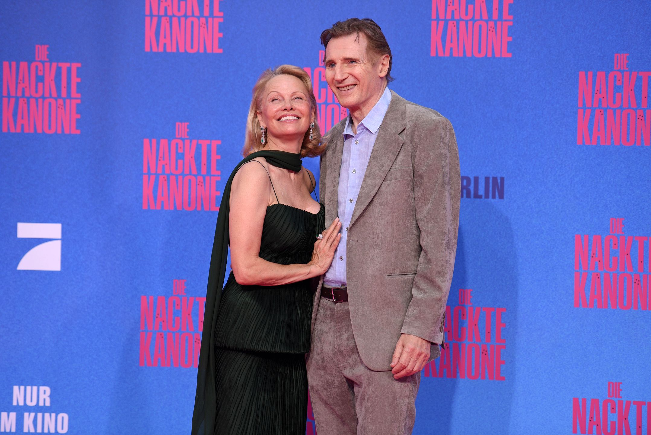 Pamela Anderson i Liam Neeson jednak są parą!