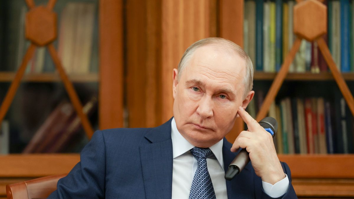 Russian President Vladimir Putin attends a meeting with lecturers during a visit to Moscow Pedagogical State University (MPGU) in Moscow, Russia, 29 August 2026. EPA/VYACHESLAV PROKOFYEV/SPUTNIK/KREMLIN POOL MANDATORY CREDIT Dostawca: PAP/EPA.