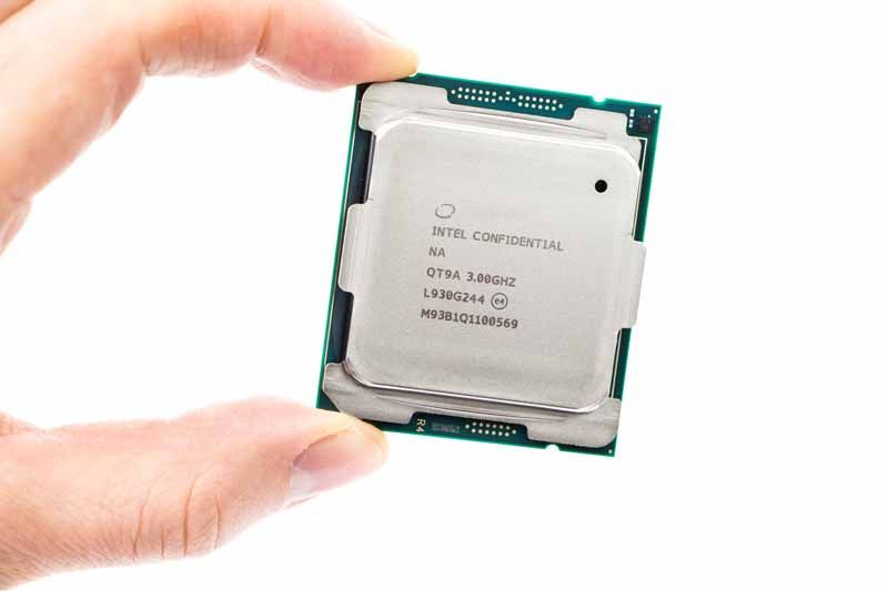 Intel Core i9-10980XE ES