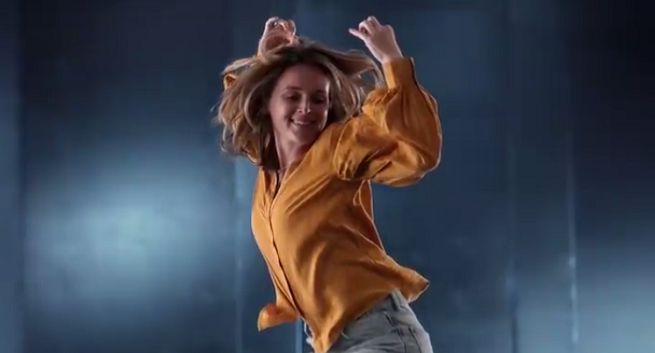 PKO BP reklamuje pożyczkę konsolidacyjną jako antygrawitacyjną (wideo)