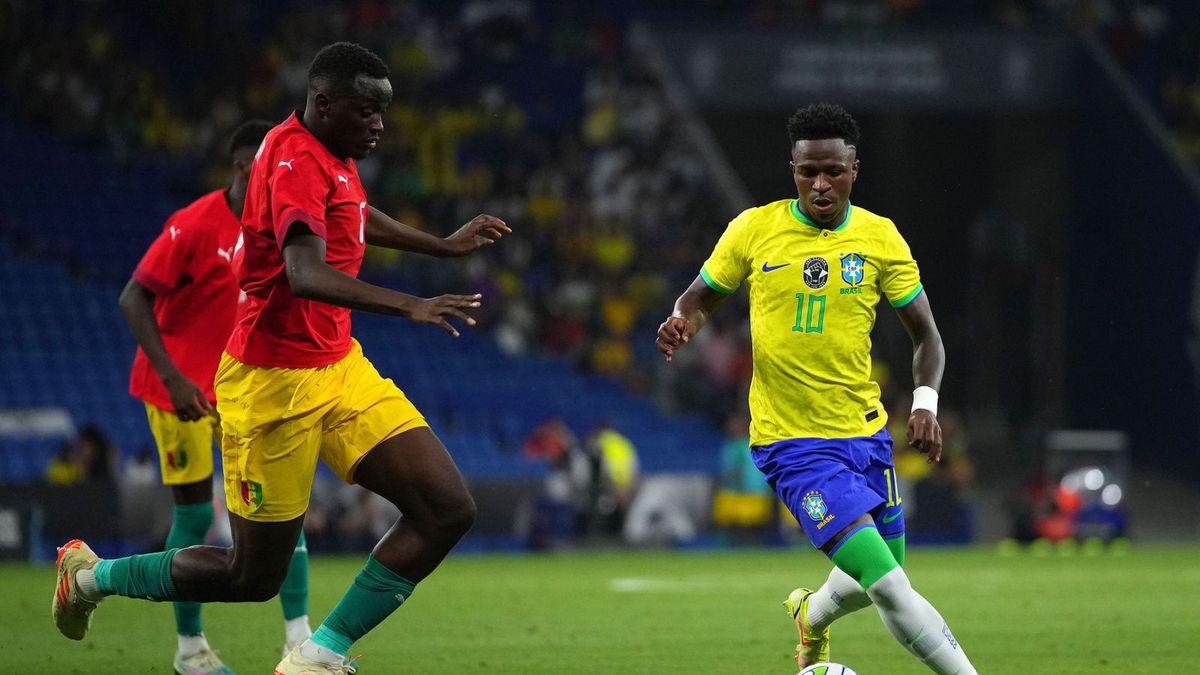 Na zdjęciu: Morlaye Sylla (z lewej) i Vinicius Jr (z prawej)