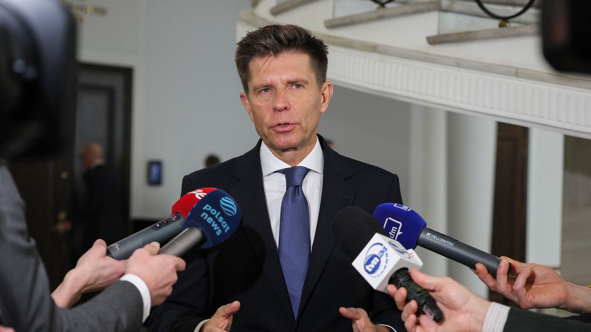 Warszawa, 27.10.2026. Poseł KP Centrum Ryszard Petru podczas wypowiedzi dla mediów w Senacie w Warszawie, 27 bm. (mr) PAP/Paweł Supernak