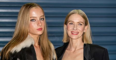 Naomi Watts ma transpłciową córkę. Zadebiutowała na wybiegu