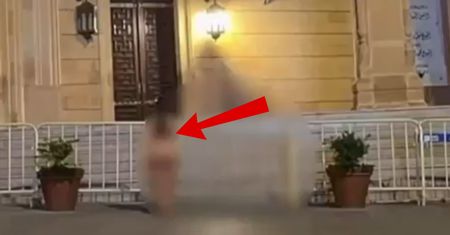 Kobieta zdjęła ubrania. To nie koniec. Skandaliczne sceny w Bejrucie
