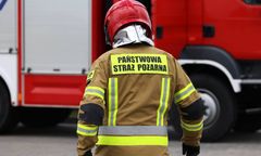 Pożar hali na warszawskiej Białołęce. Płoną składowane śmieci