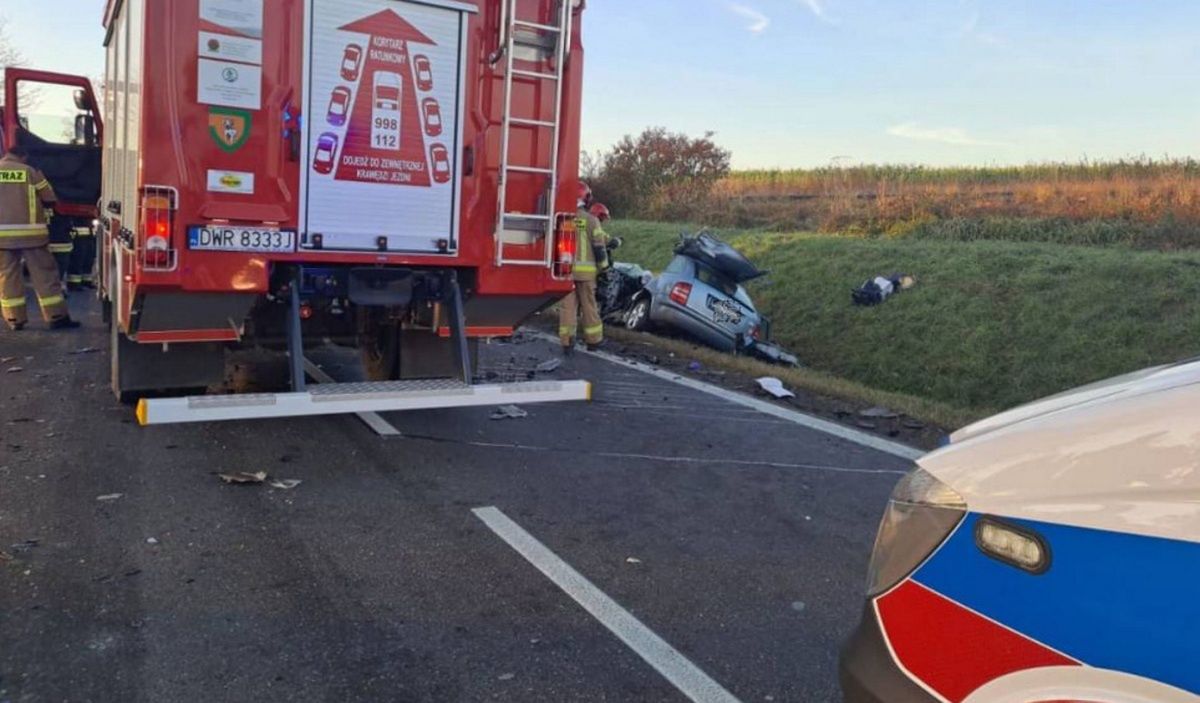 Wypadek na DK8. Zderzyły się samochód osobowy i ciężarowy