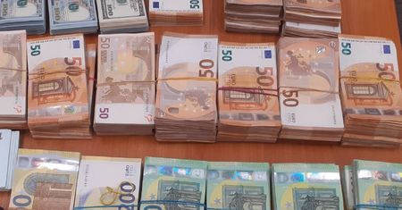 Ukryła ponad 1,7 miliona w reklamówce. Tak chciała wjechać do Polski