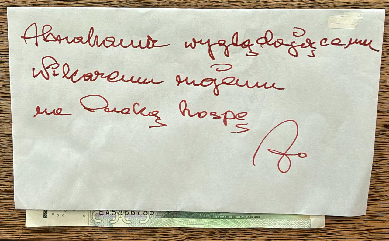 "Nawrzucał wikaremu". Duchowny pokazał kopertę