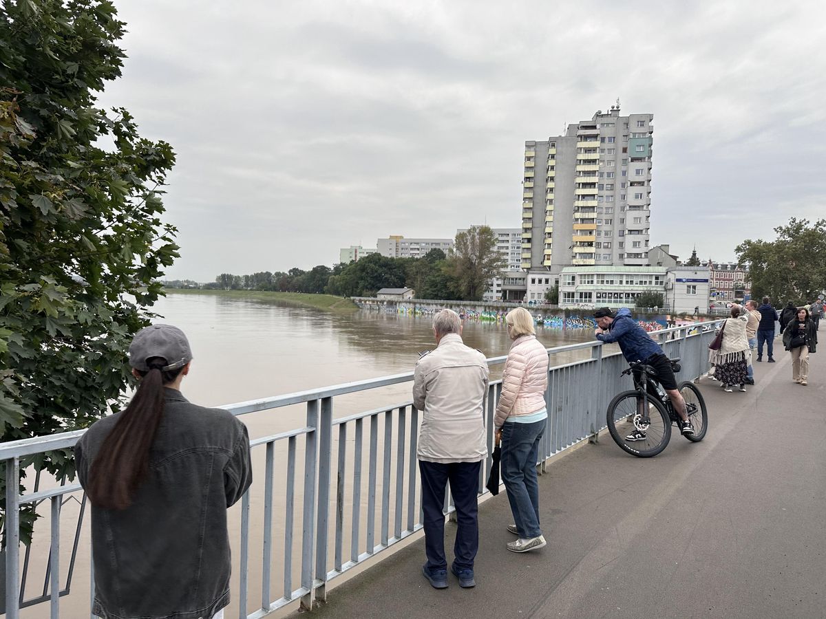 odra, powódź, woda, pogoda Wszyscy pomagamy. Opole zjednoczone jak nigdy. Czeka na wielką wodę