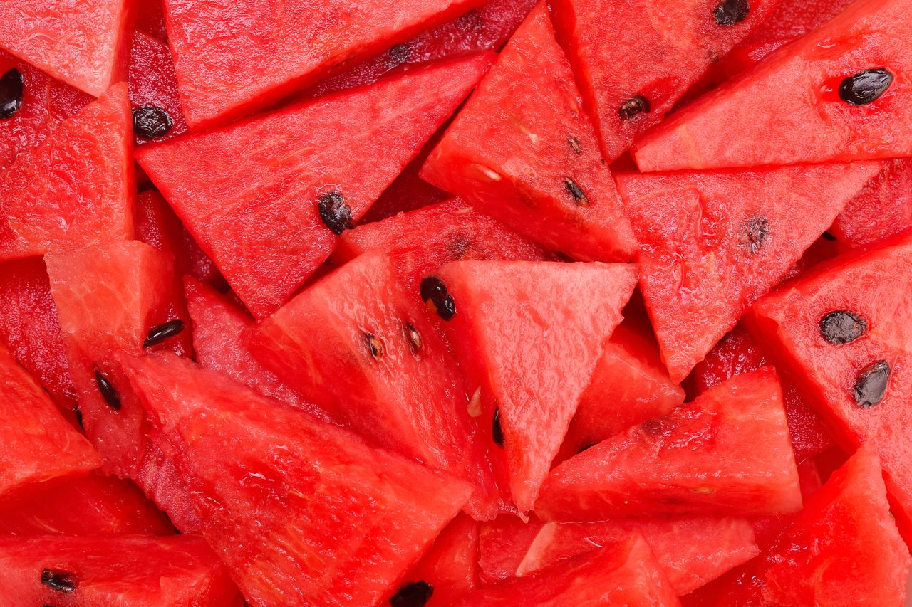 When to avoid watermelon: Health risks and benefits explored