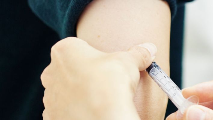 Niepożądany odczyn poszczepienny (NOP) jest objawem chorobowym, który może wystąpić po podaniu szczepionki.