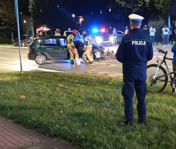 Pijany kierowca spowodował wypadek, motocyklista trafił do szpitala