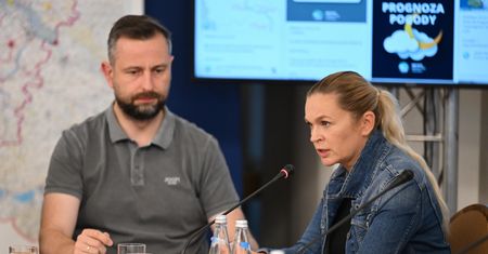 Ważny apel minister edukacji. Wyrusza pierwsza grupa uczniów