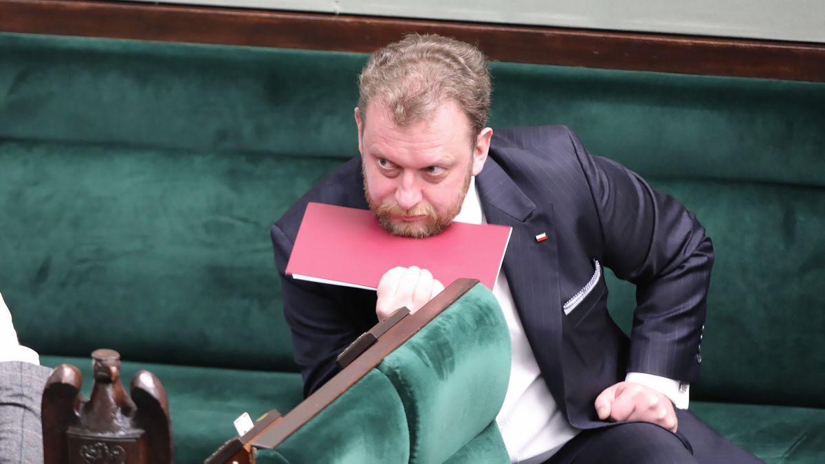 Łukasz Szumowski na początku kwietnia obiecywał szybką ścieżkę testowania dla medyków. 