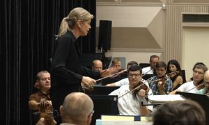 Stworzyli orkiestrę z uchodźcami. "Nie chodzi tylko o Ukrainę, ale o walkę o demokrację"