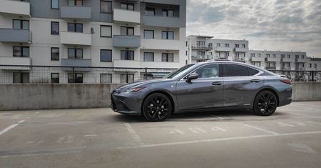 Test: Lexus ES300h F Sport Edition - sportowy z nazwy, relaksujący na co dzień