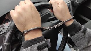 Zgłosił kradzież luksusowego auta z parkingu i wystąpił o odszkodowanie. Ale policjanci nie dali się nabrać