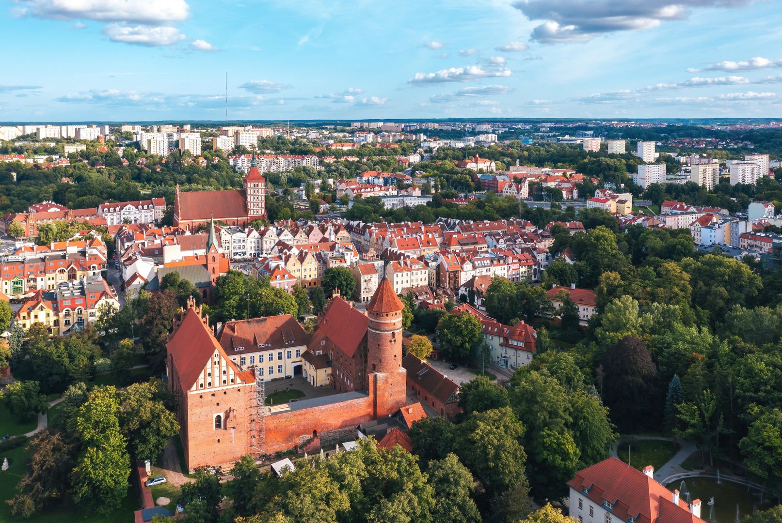 Pogoda w Olsztynie. Prognoza na wtorek, 13 maja 2025. Słoneczny dzień z lekkim przelotnym deszczem wieczorem