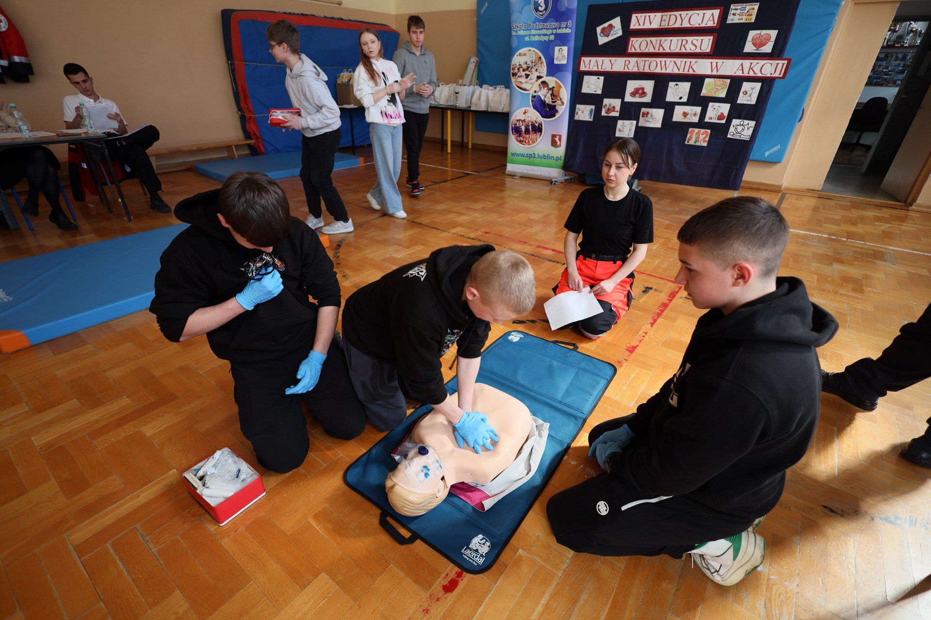 Akcja &#34;Mały ratownik&#34; w Szkole Podstawowej Nr 3 w Lublinie. - zdjęcie ilustracyjne do tekstu