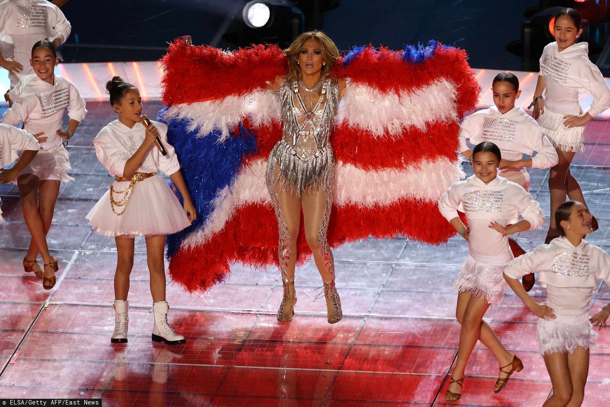 Jennifer Lopez z córką Emme podczas przerwy Super Bowl 2020