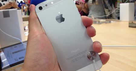 Tańszy iPhone: cios dla konkurentów czy strzał w kolano?