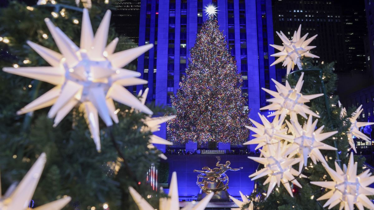 Rozbłysła nowojorska choinka w Rockefeller Center