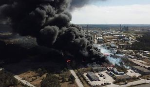 Ogromny pożar w Nowinach. Ostrzeżenia przed skażeniem w Kielcach. "Słychać wybuchy"