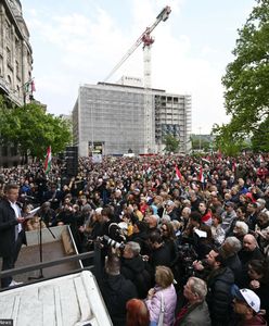 Tysiące Węgrów wyszło na ulice Debreczyna. Nowy lider wyprze Orbana?