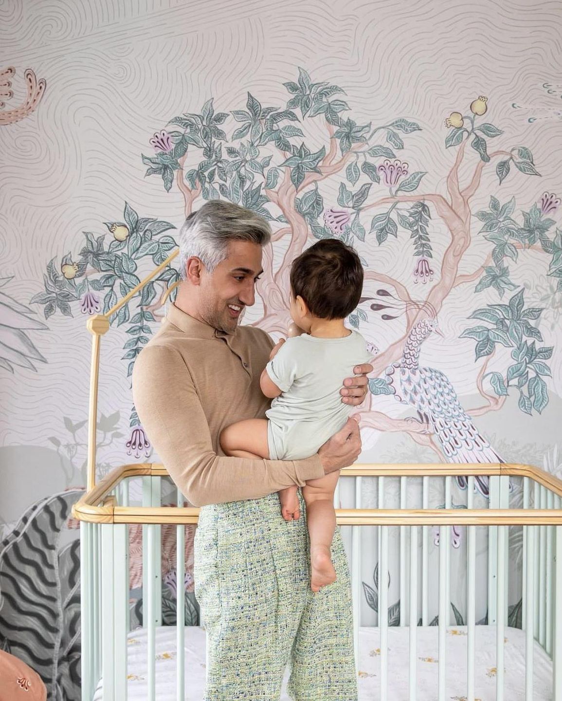 Tan France z "Porad różowej brygady" ZNÓW został ojcem!