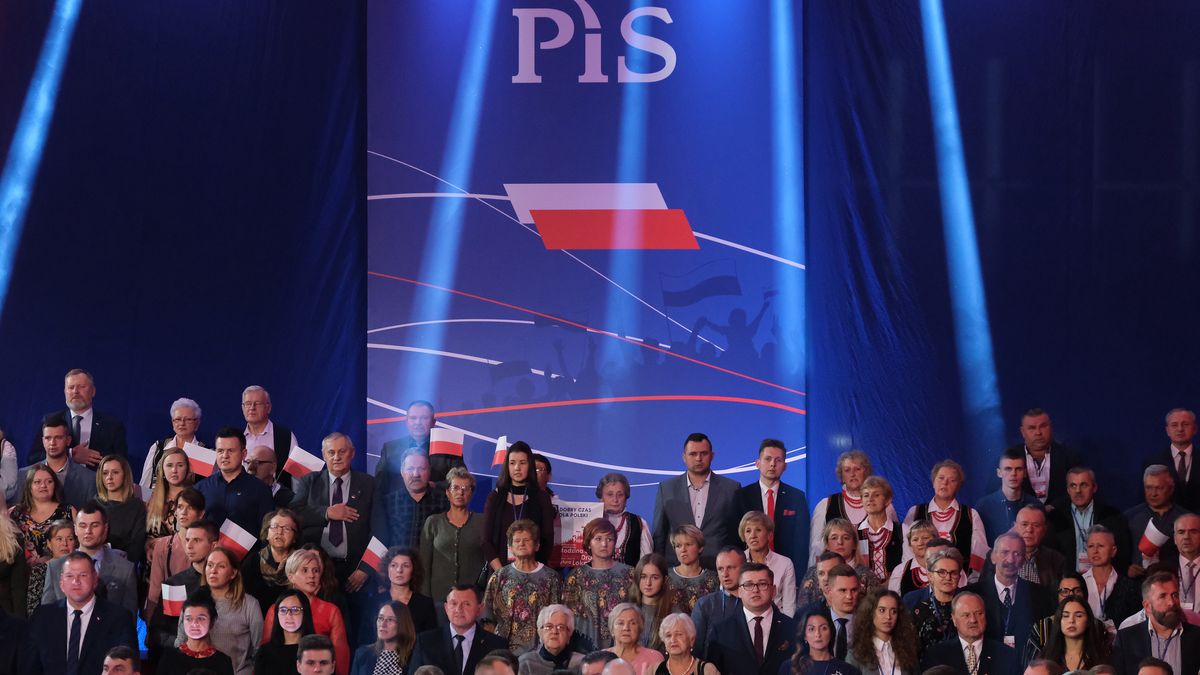 CHELM, POLAND - OCTOBER 11: Supporters of the right-wing Law and Justice (PiS) political party attend a PiS election rally on the last day of campaigning on October 11, 2019 in Chelm, Poland. Poland is due to hold parliamentary elections on October 13 and so far Law and Justice has a strong lead with approximately 44% in pre-election polls. (Photo by Sean Gallup/Getty Images)