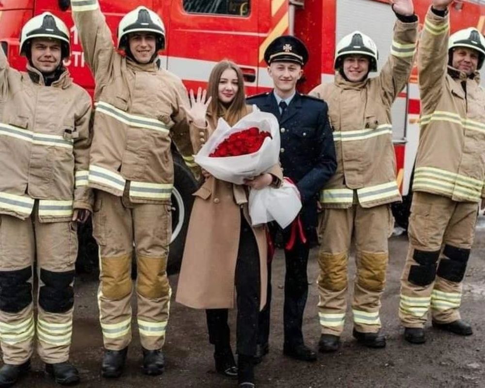 Tak oświadczył się strażak z Kijowa. Zdjęcia wzruszają do łez