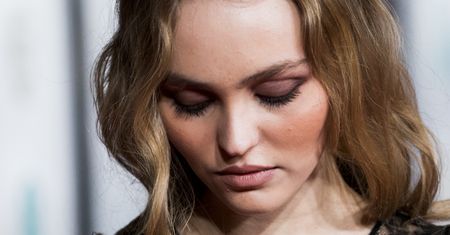 Ojciec się pogrąża. Córka Deppa za to ma się świetnie