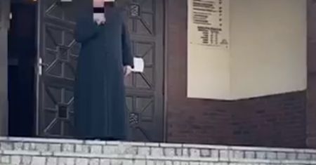 Nie przebierał w słowach. Proboszcz wyszedł do protestujących