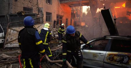 Zmasowany atak rakietowy na Kijów. "Putina musiało bardzo zaboleć"