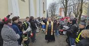 Motoświęconka we Włocławku. Motocykliści pod kościołem św. Stanisława