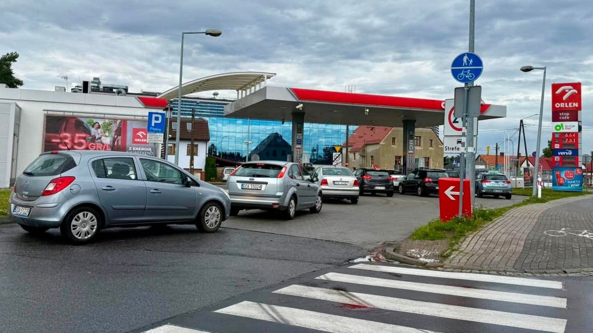 Na tej samej stacji paliw po północy tankowanie będzie droższe