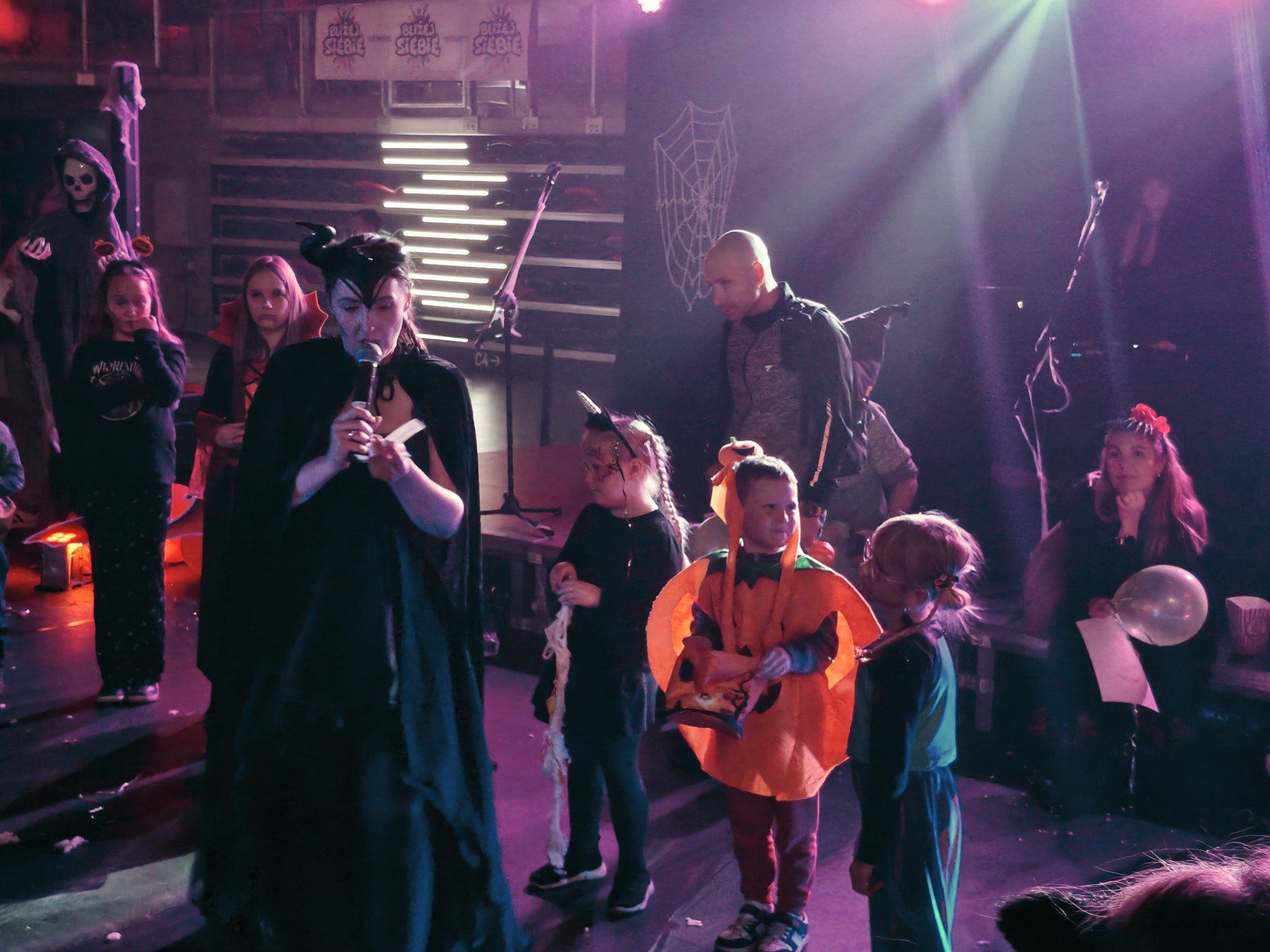 Przewijaj w dół, aby przejść do następnych zdjęć!