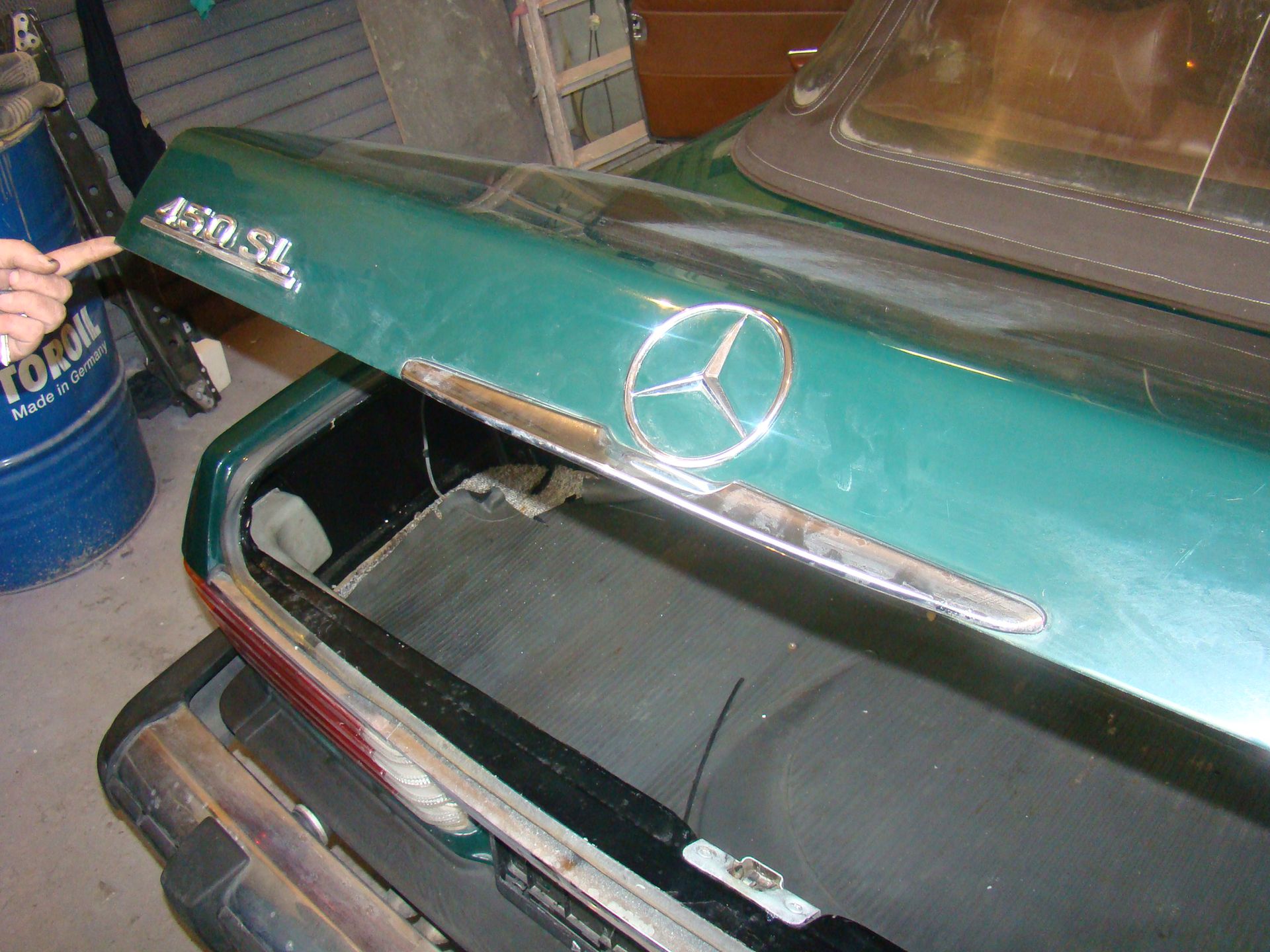 Mercedes 450 SL (R107) - co kryje bagażnik? 2