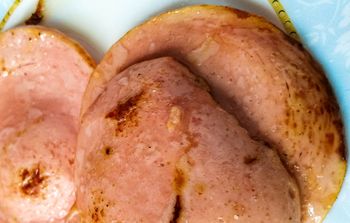 Była hitem PRL, a dziś uchodzi za wędlinę dla biednych. Z kolei włoska wersja to rarytas