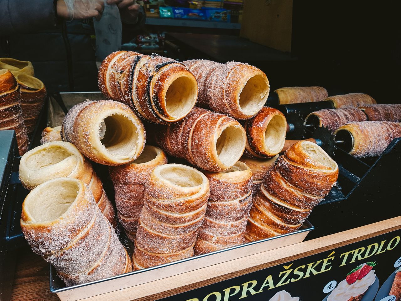 Pochodzi z Węgier, ale zajada się nim pół Europy. Bije na głowę rurki z kremem i gofry