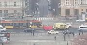 Warszawa: Potrącenie przez tramwaj przed PKiN. Pieszy jest reanimowany