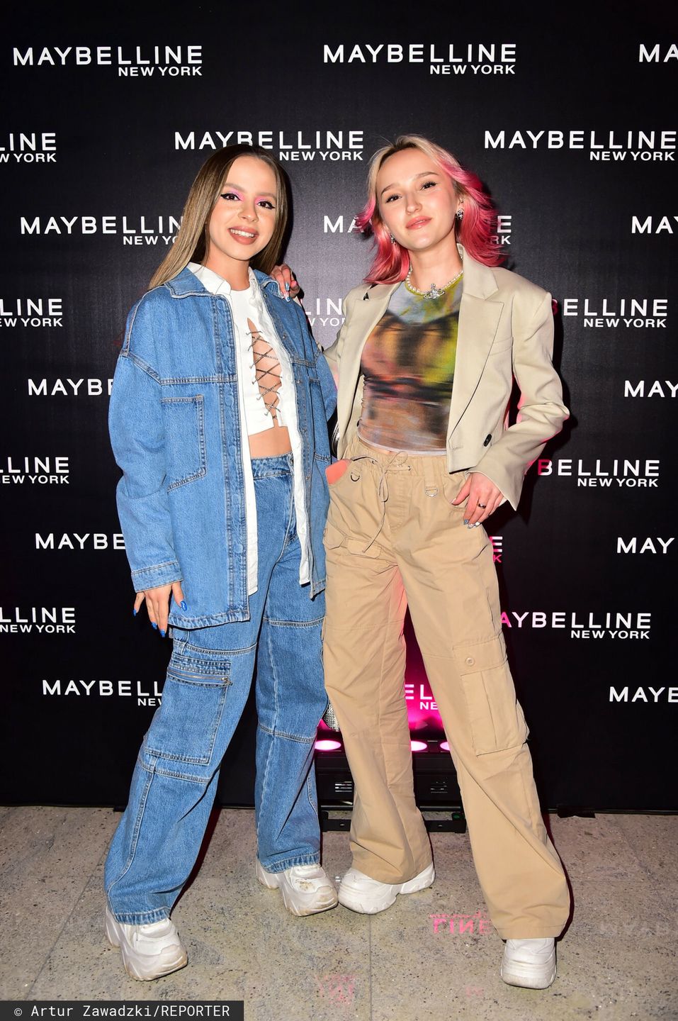 Celebrytki pozują na evencie marki kosmetycznej