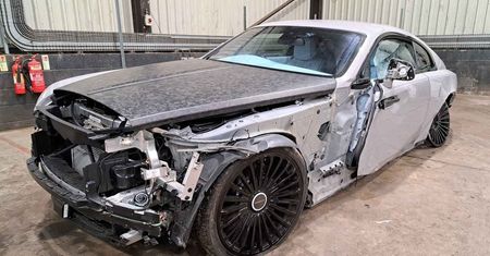Roztrzaskał auto warte 3,5 mln zł. Gwiazdor chce je sprzedać. Za ile?