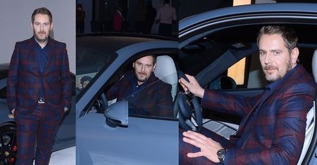 Wojciech Basiura pozuje przy nowym porsche.... (ZDJĘCIA)