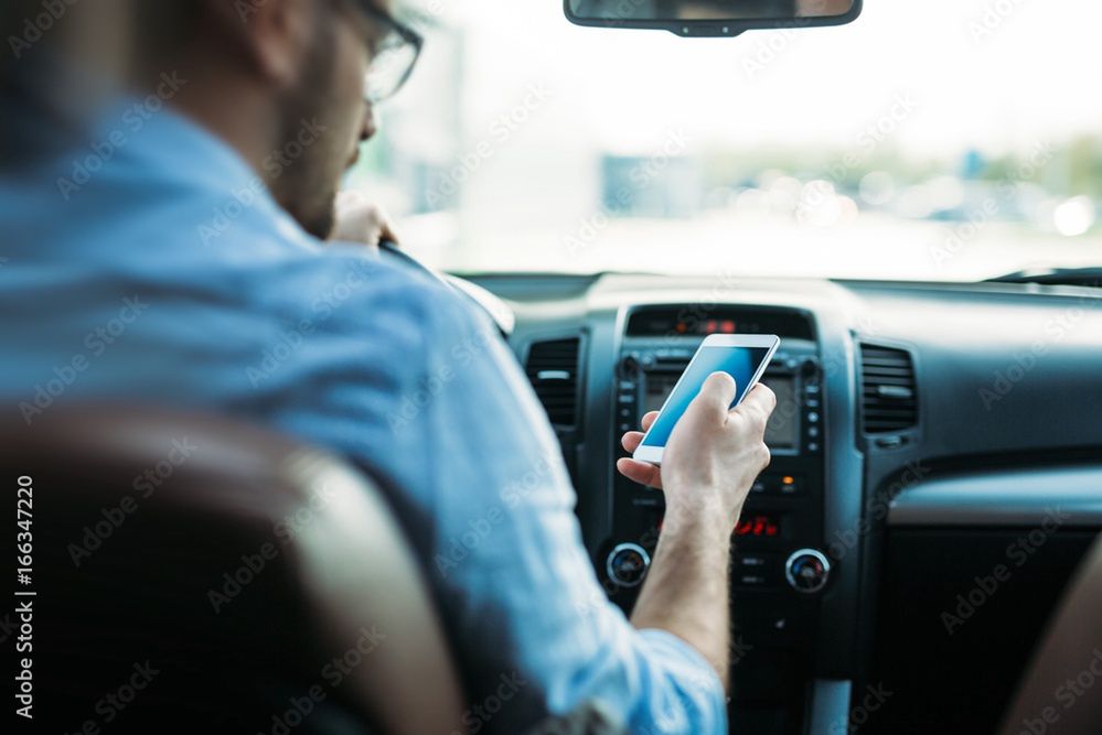15 lipca to Dzień Bez Telefonu Komórkowego. Policja apeluje: odłóż smartfona