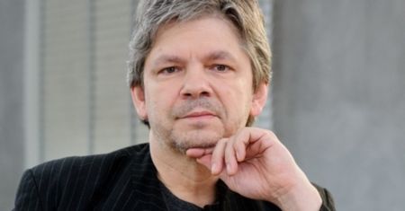 Filip Łobodziński poślubił swoją matkę chrzestną. Pokazał zdjęcie żony