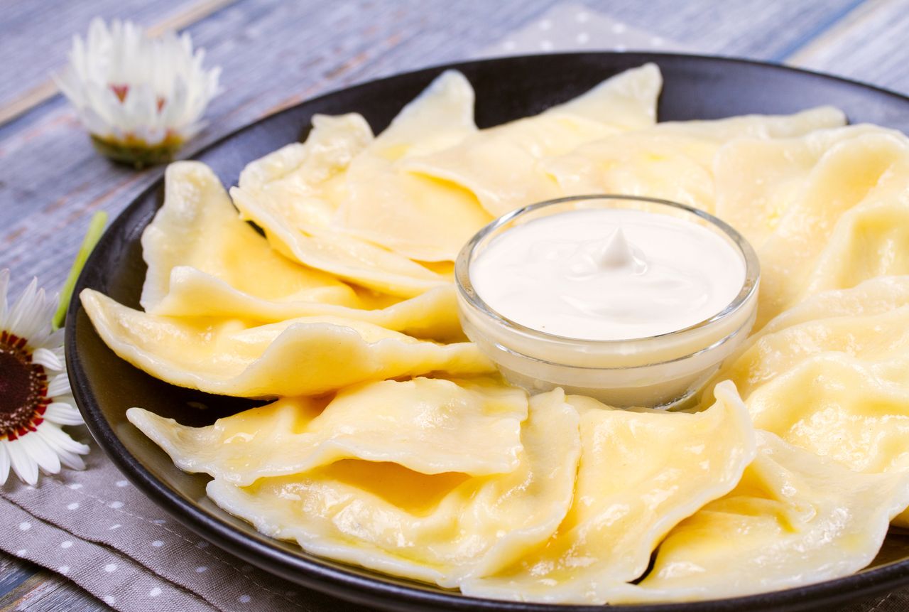 Zamiast do szarlotki wrzucam do farszu. Wychodzą pyszne pierogi